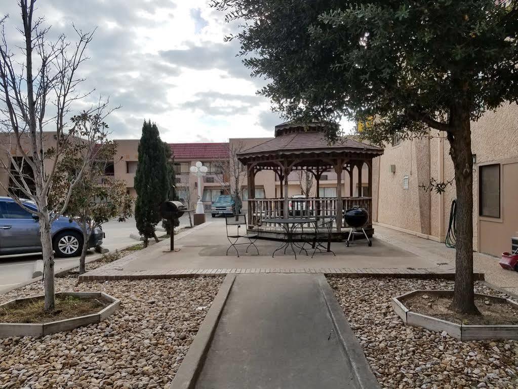 Oyo Hotel Groesbeck Dış mekan fotoğraf