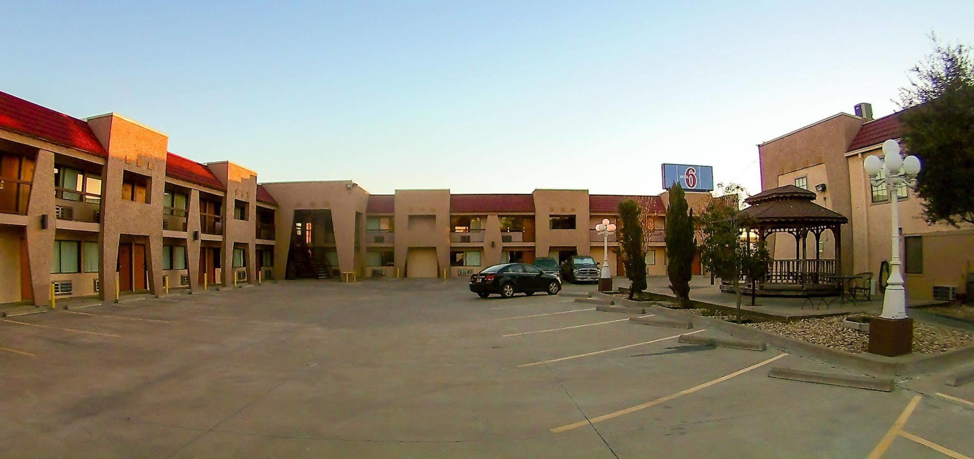 Oyo Hotel Groesbeck Dış mekan fotoğraf